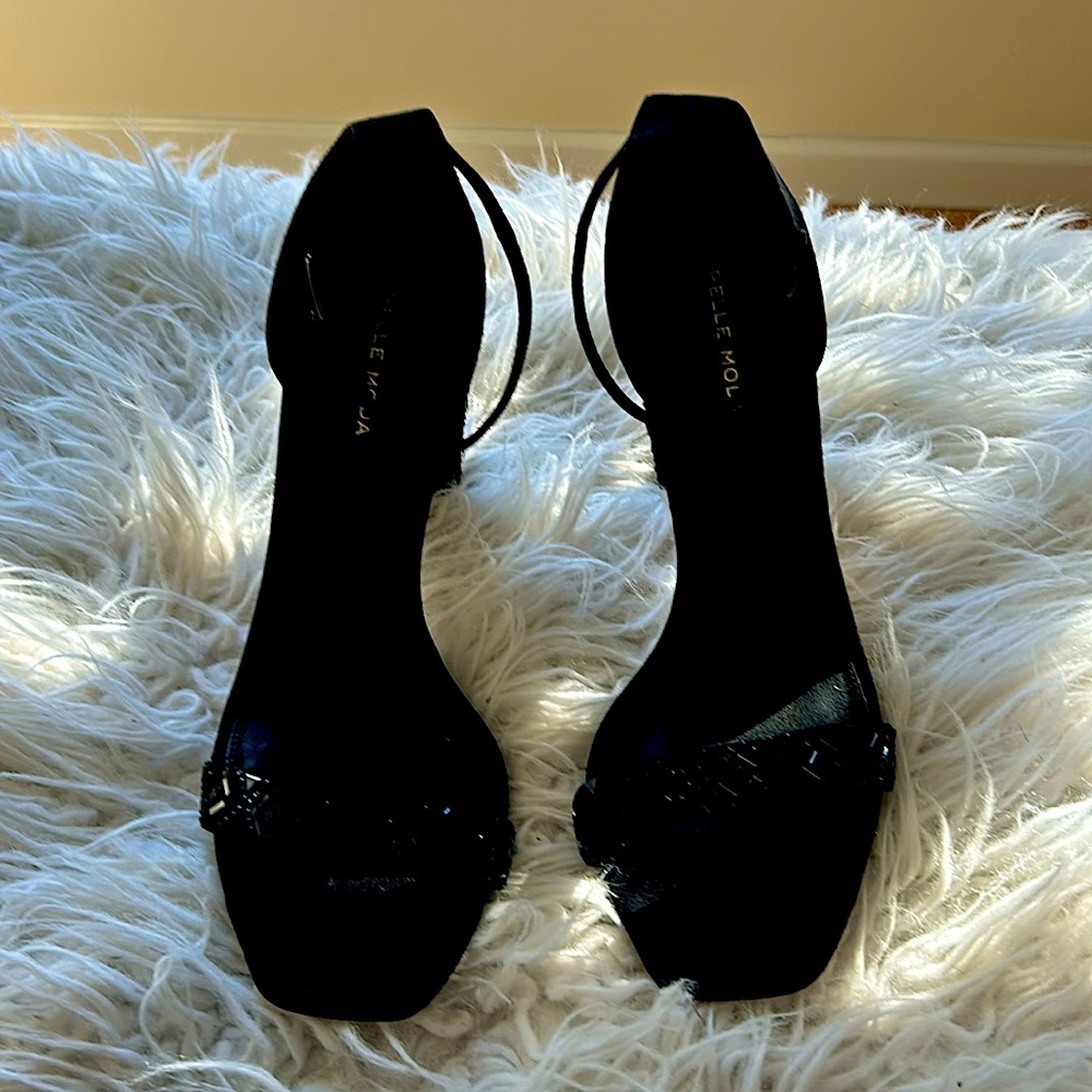 Stunning elegant evening shoes. Gorgeous beaded detail. Formal or dress up jeans